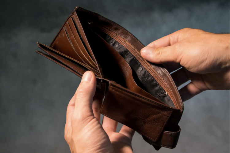 no smoking 1 hands opening empty wallet
