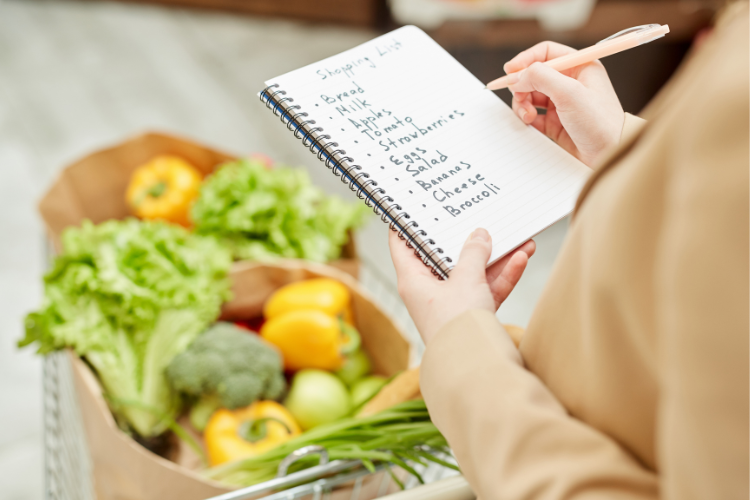 2 hands holding shopping list and pen