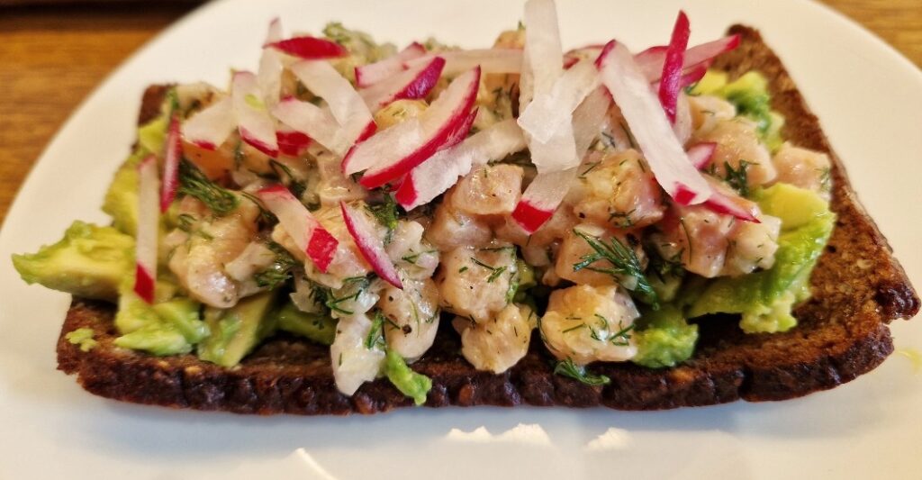 Salmon tartare with avocado on rye bread
