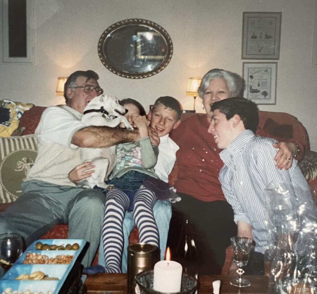 olivia-with-her-grandparents-and-siblings