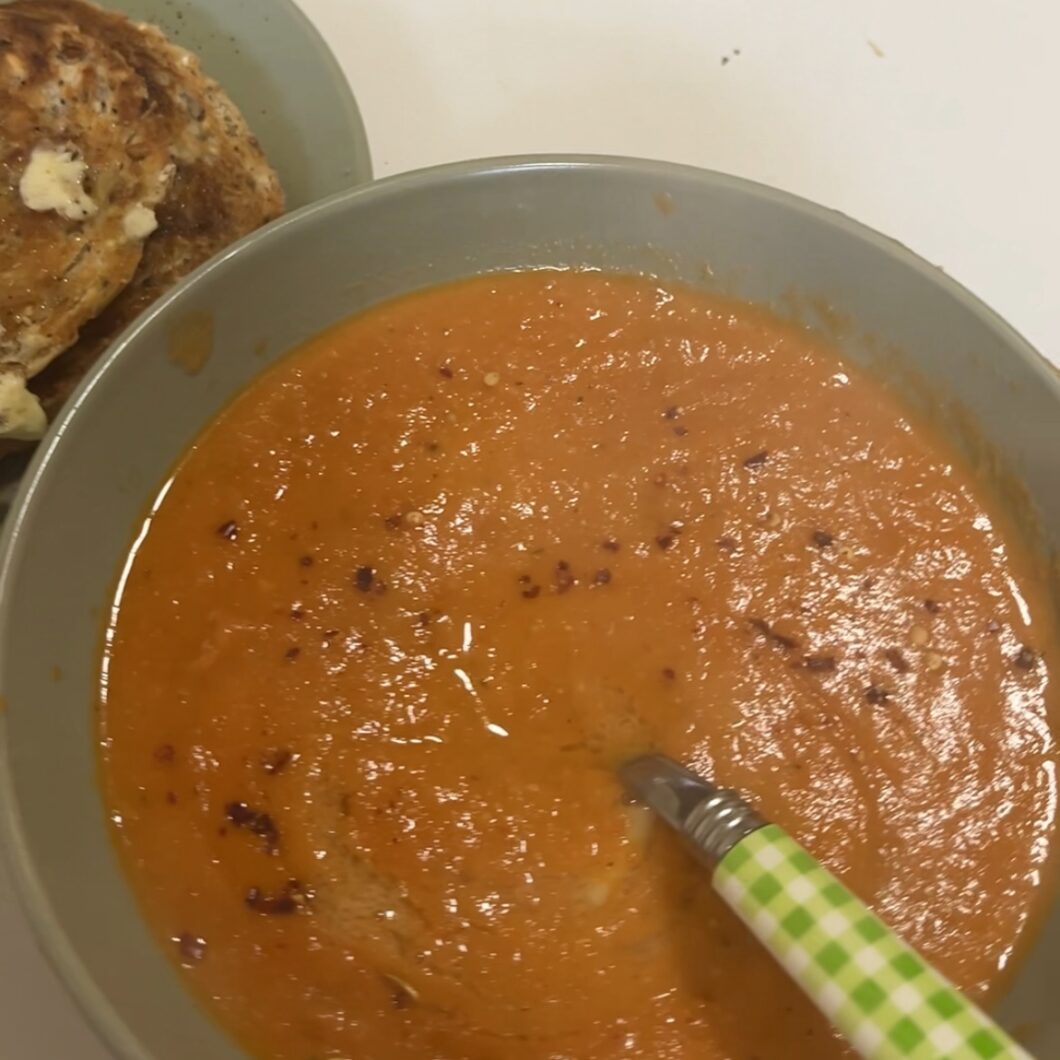Red pepper and tomato soup
