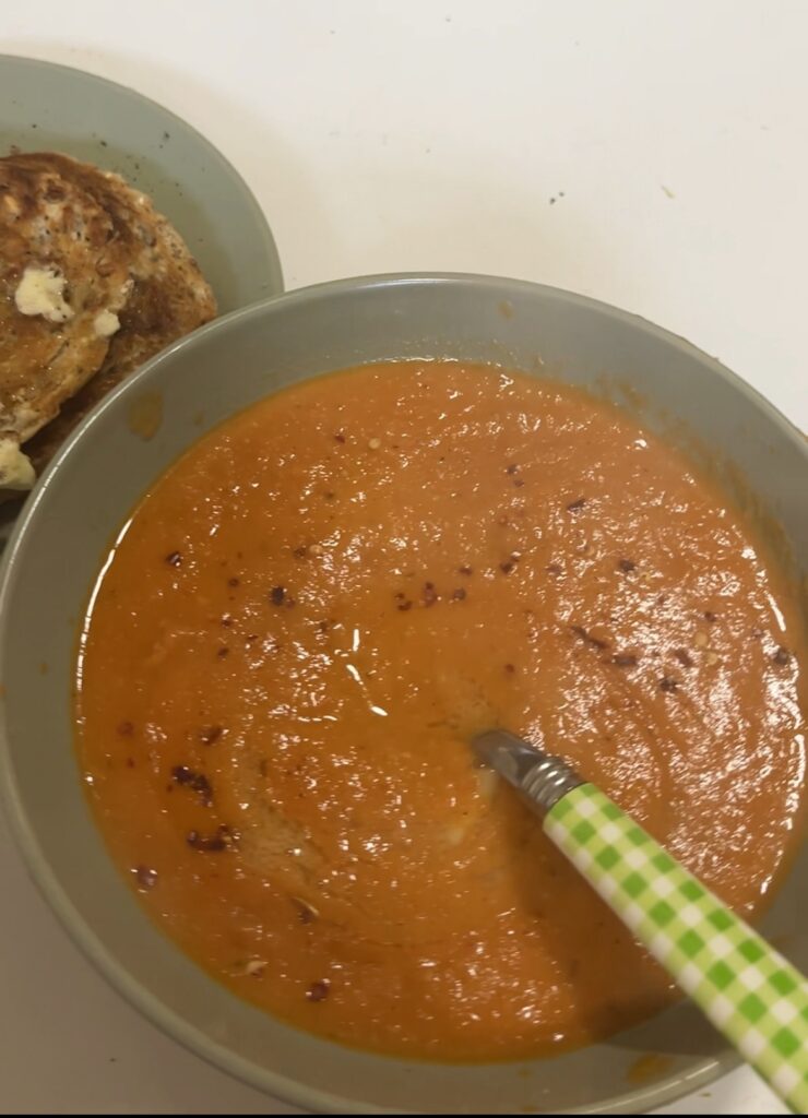 Red pepper and tomato soup (Air fryer)