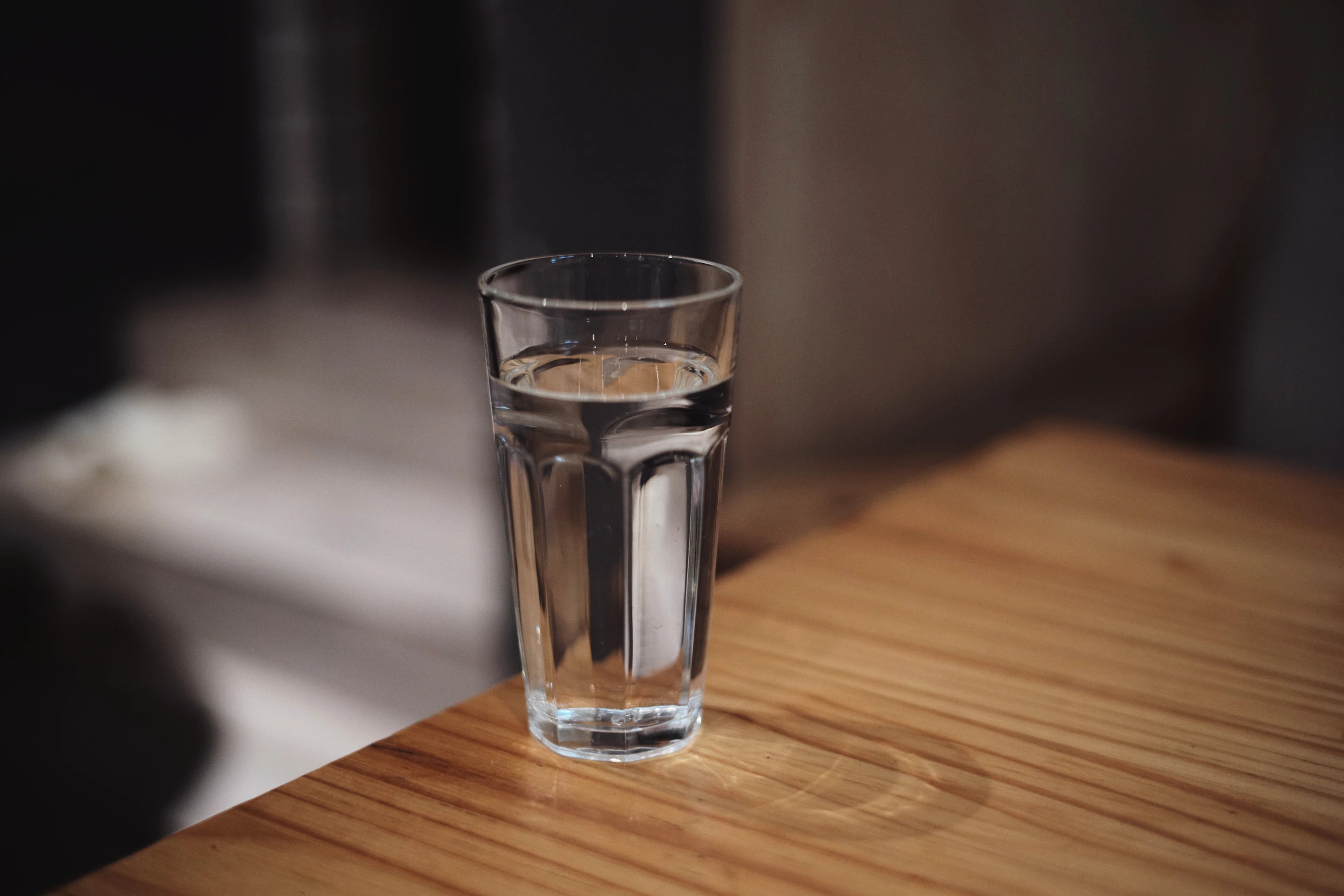 Lunchbox pic 5 glass of water on a wooden table