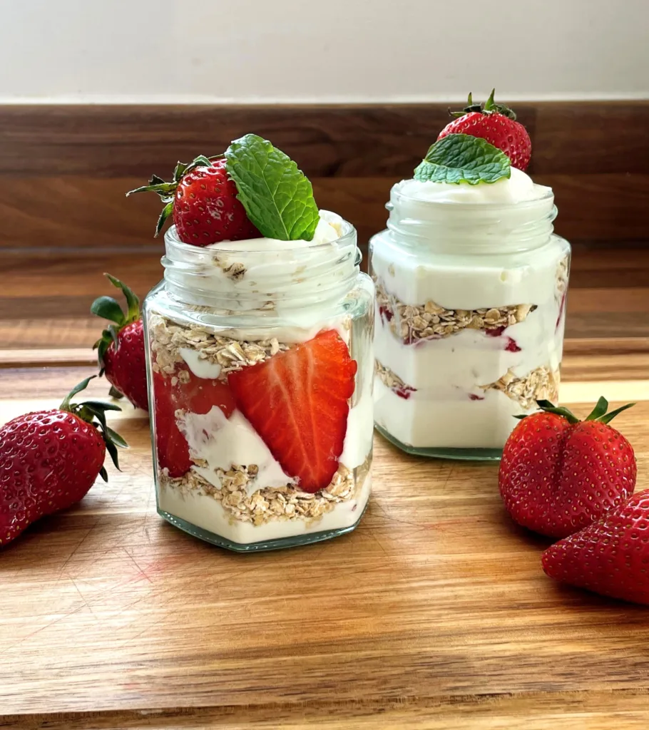Breakfast Greek Yoghurt Strawberry Parfait